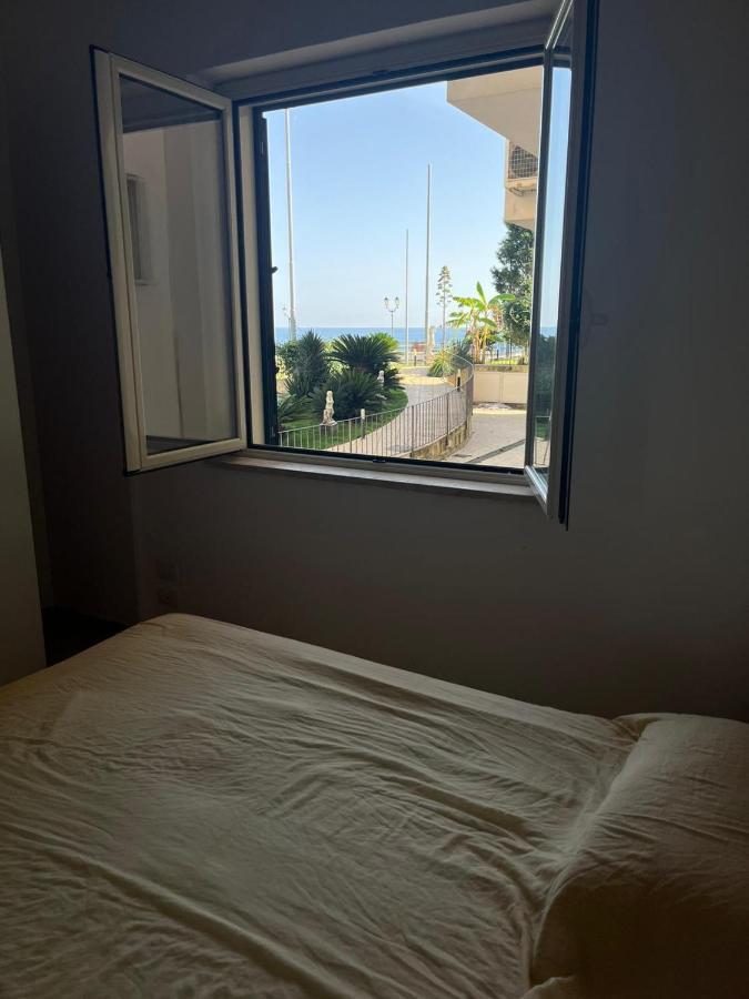 Bilocale Vista Mare Sul Lungomare Apartamento Siderno Exterior foto